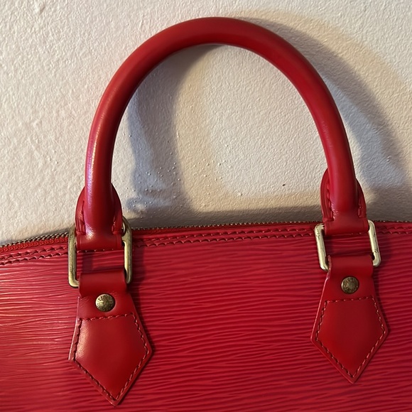 Louis Vuitton carmine Epi Alma Gm bag - Picture 10 of 11